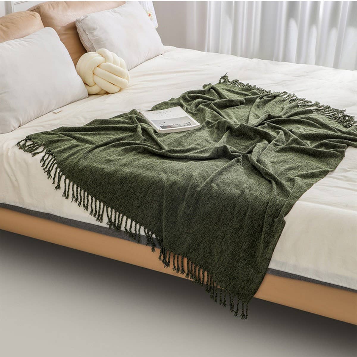 FRINGED SOFT AND WARM KNITTED BLANKET_CWMM0201