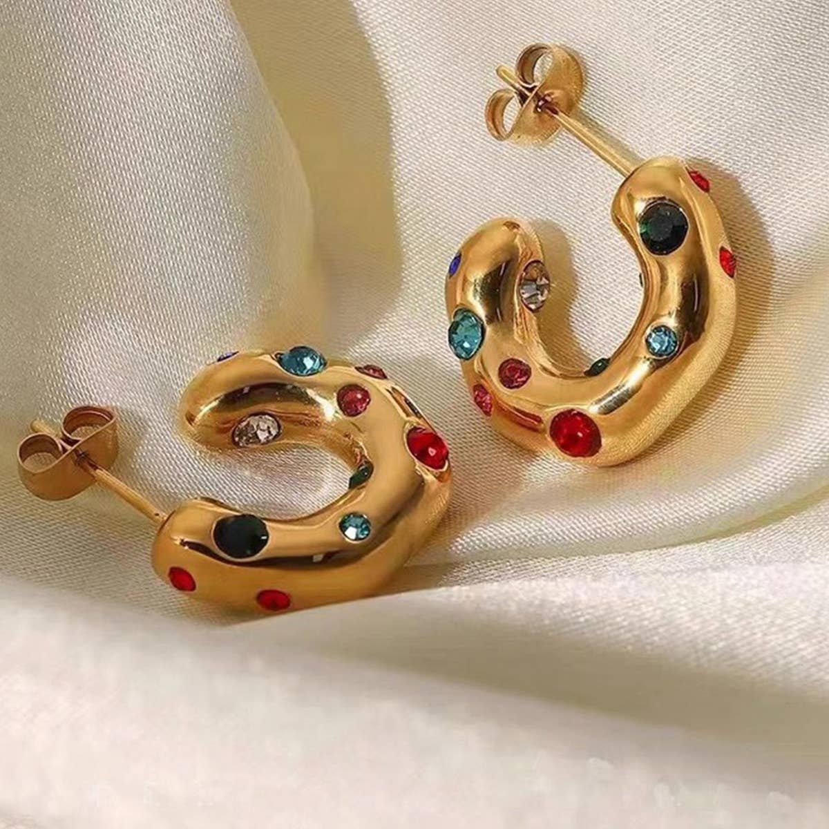 LIGHTWEIGHT COLORFUL GOLD HOOP EARRINGS_CWAJE0545