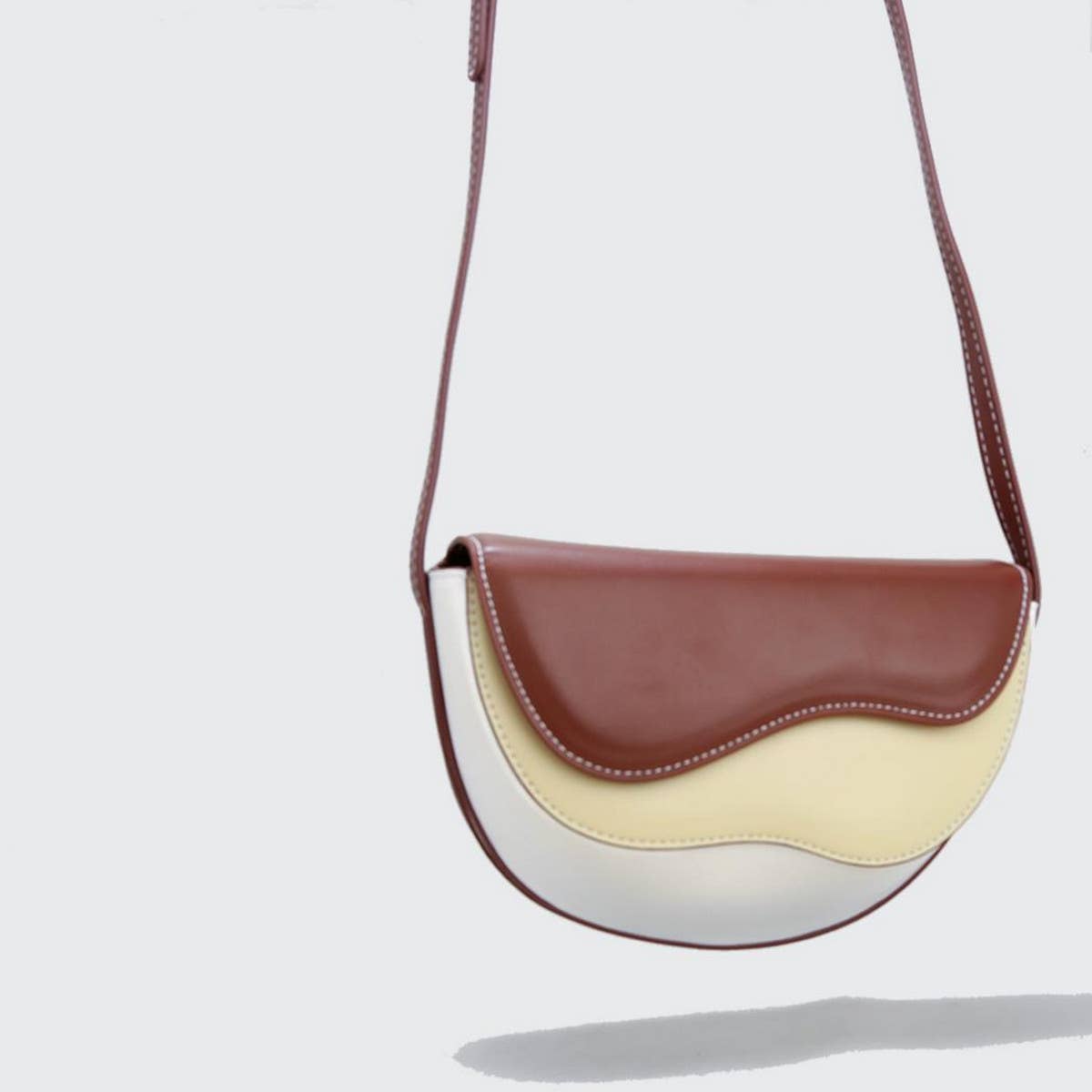 CURVED WAVE CONTRAST COLOR CROSSBODY SADDLE BAG_CWAB1894