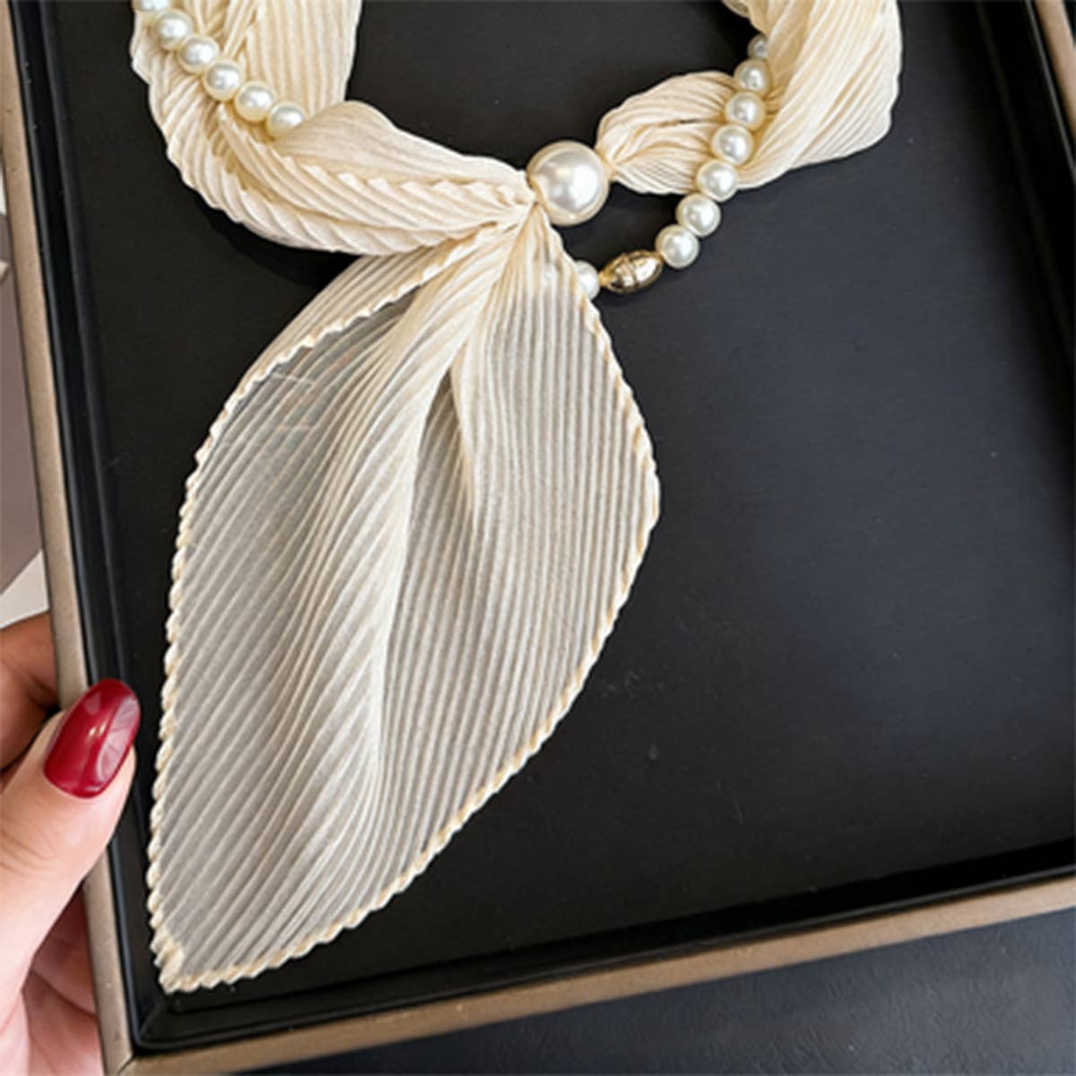 Ivory Crinkle Pearl Magnetic Silk Scarf_Cwasc03937