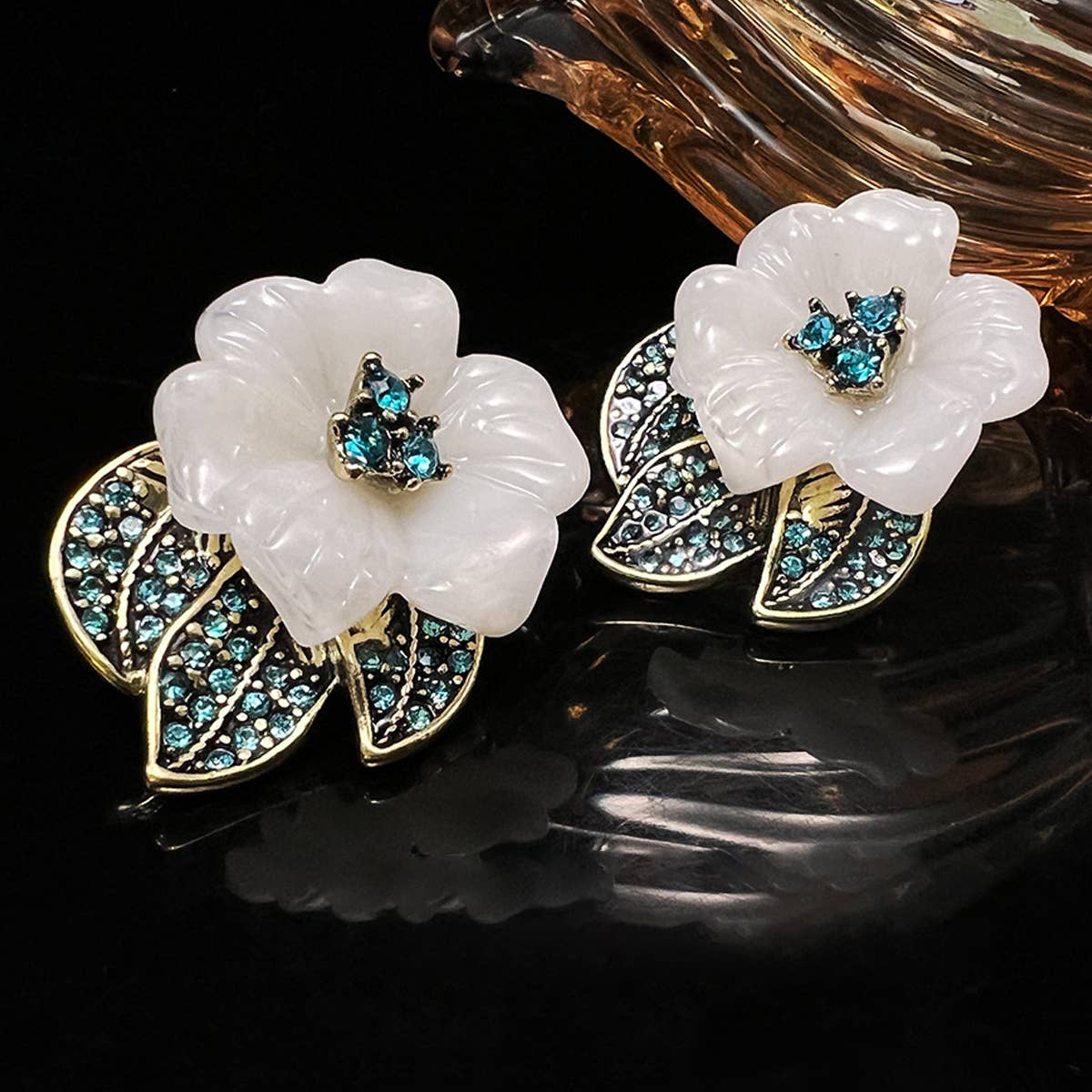 Vintage Flower Zirconium Earrings