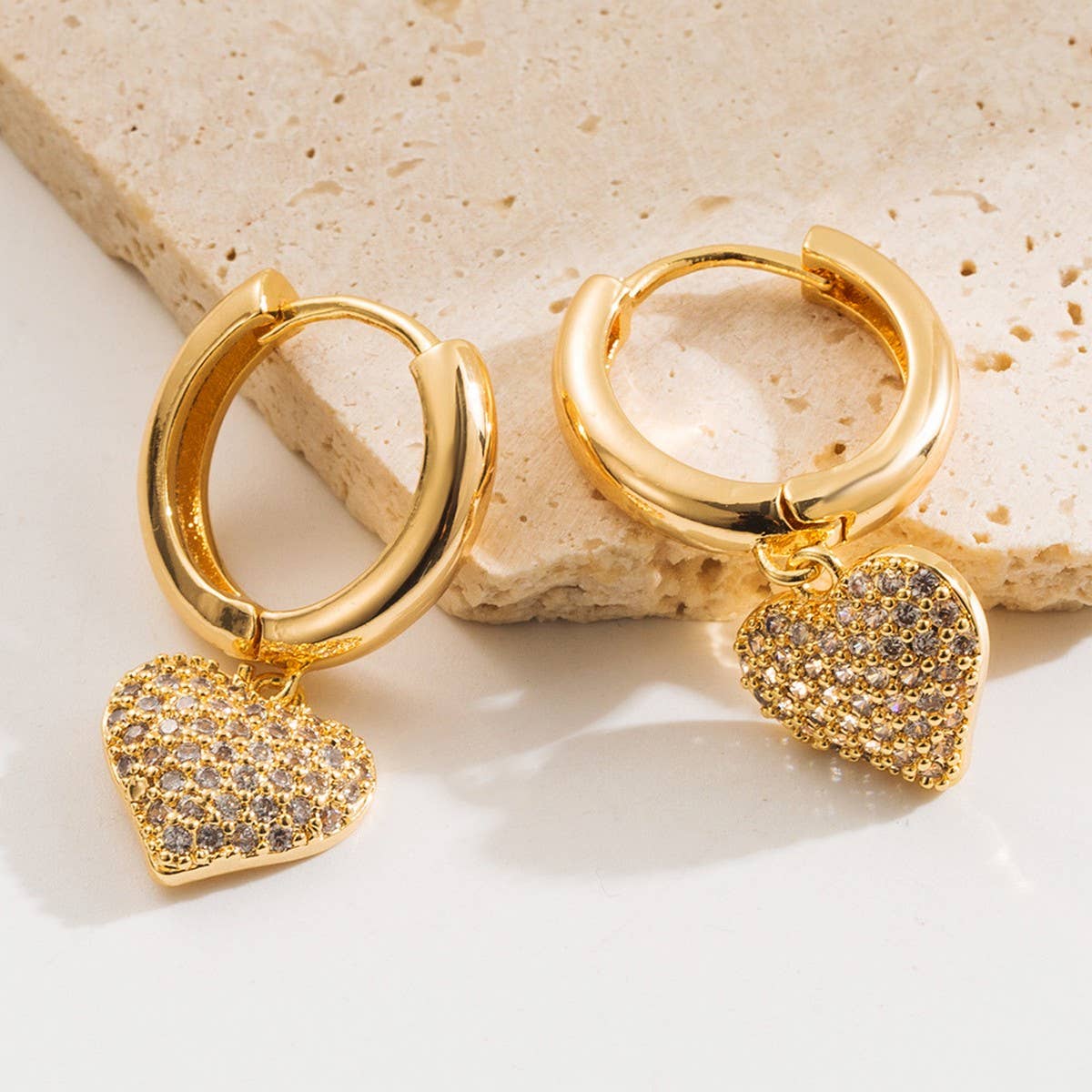 HEART SHAPED ZIRCON HOOP EARRINGS WITH COLOR GEMS_CWMM8511