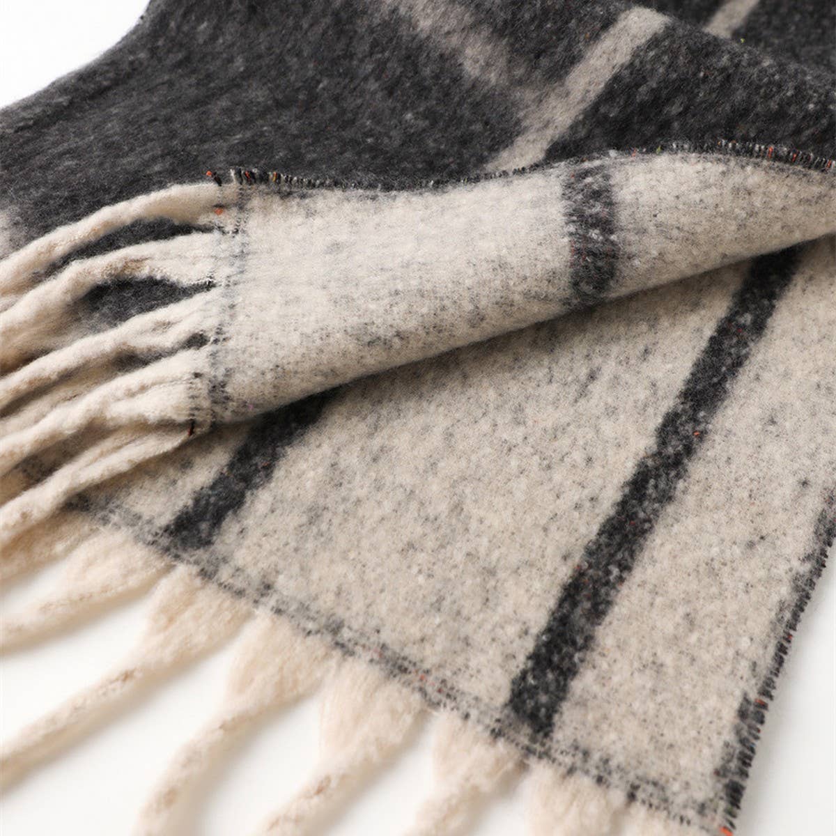 MINIMALIST GRID SCARF SHAWL WITH WARM TEXTURE_CWASC2771