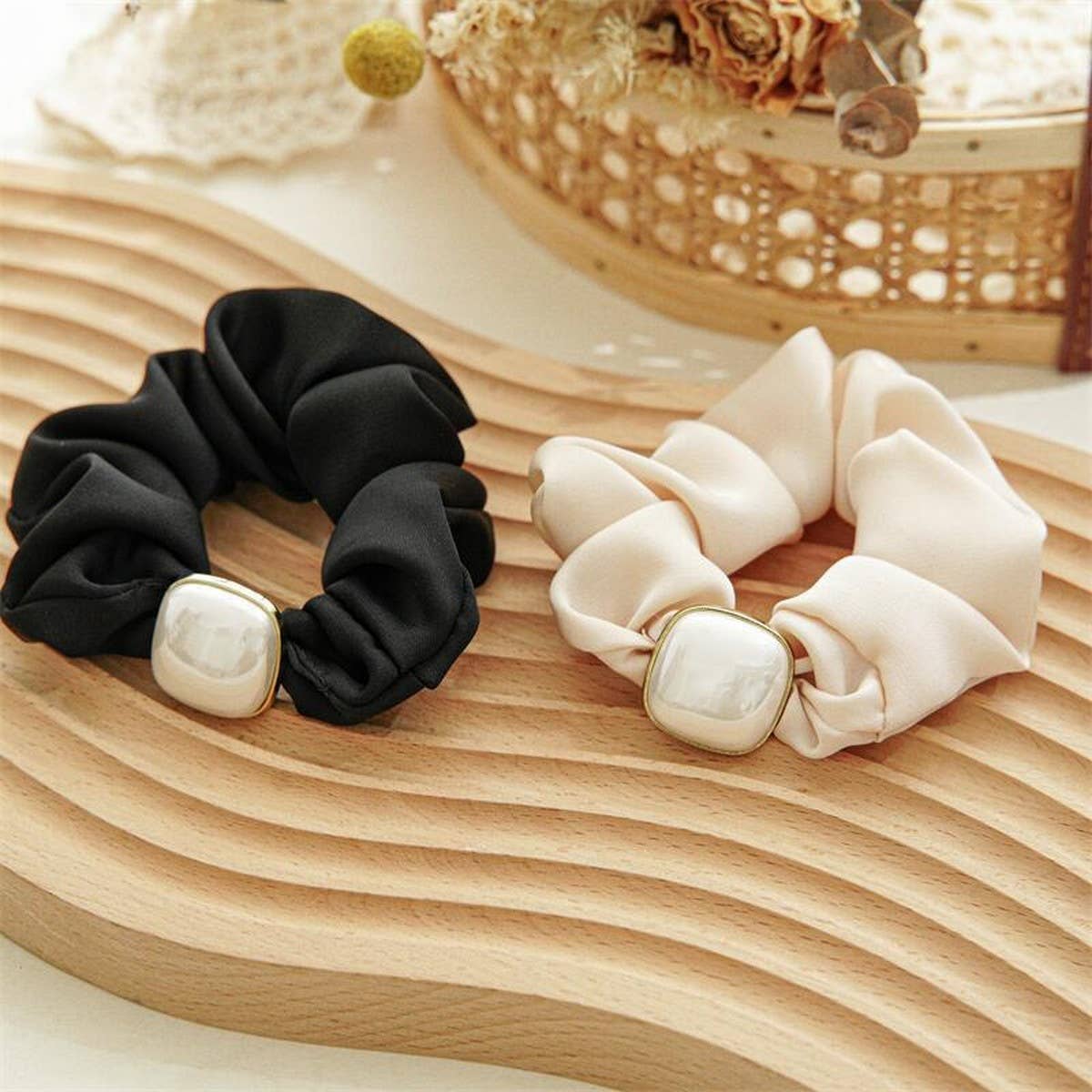 BEADED LARGE INTESTINE HAIR RING SCRUNCHIES_CWAHA2881