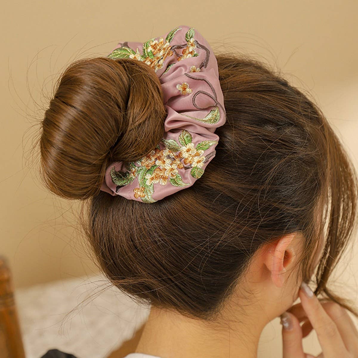 EMBROIDERED HAIR TIE FOR ELEGANT TRADITIONAL WEAR_CWAHA5413