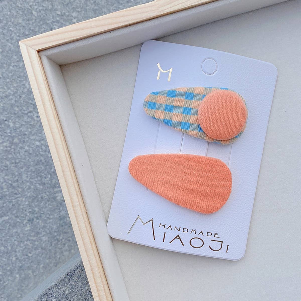 CHILDRENS CUTE BUTTON PLAID HAIRPIN_CWAHA1843