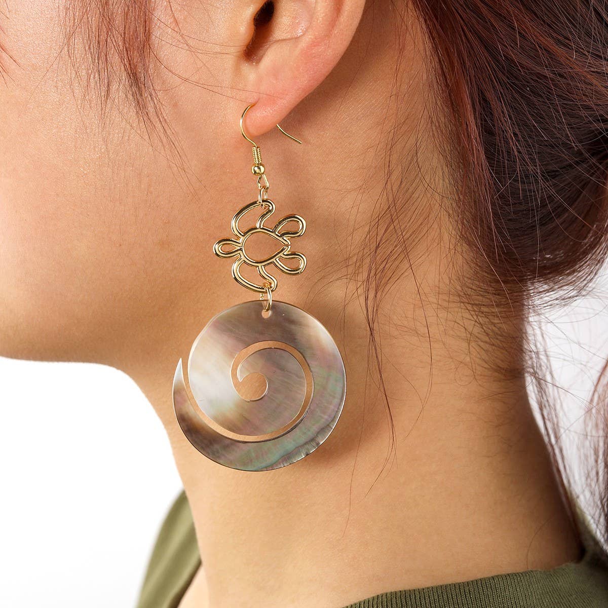 FASHIONABLE DESIGN NATURAL BLACK SHELL EARRINGS_CWMM4363