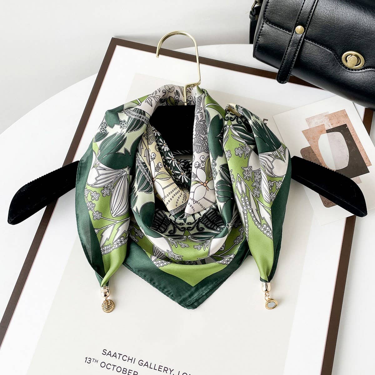Magnetic Print Triangle Scarf For Spring Style_Cwasc02917
