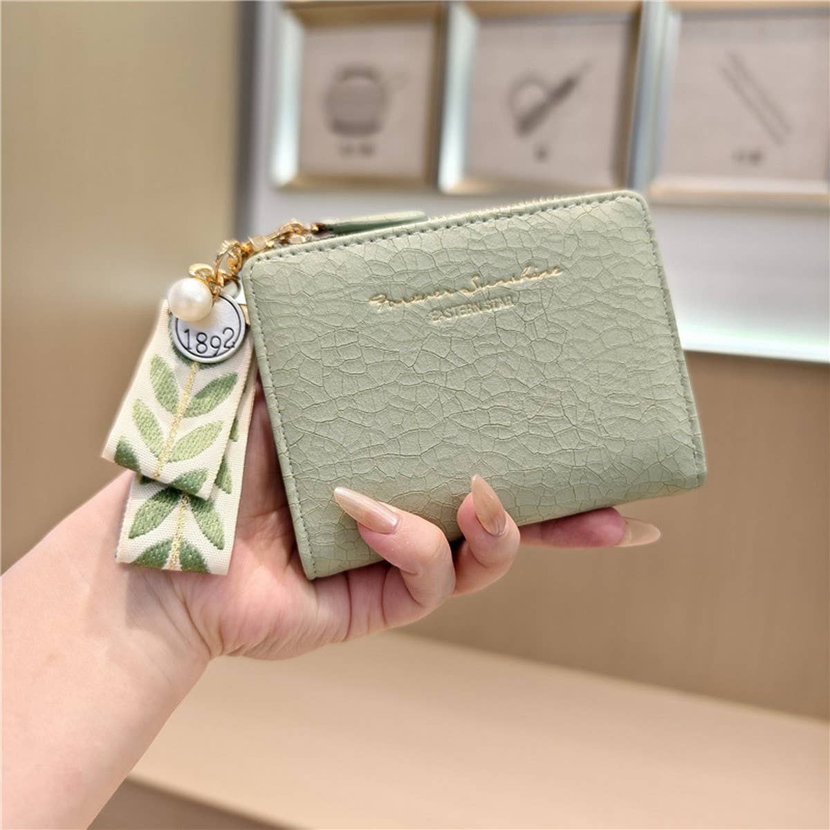 Minimal Crack Texture Pearl Bifold Wallet_Cwab06214