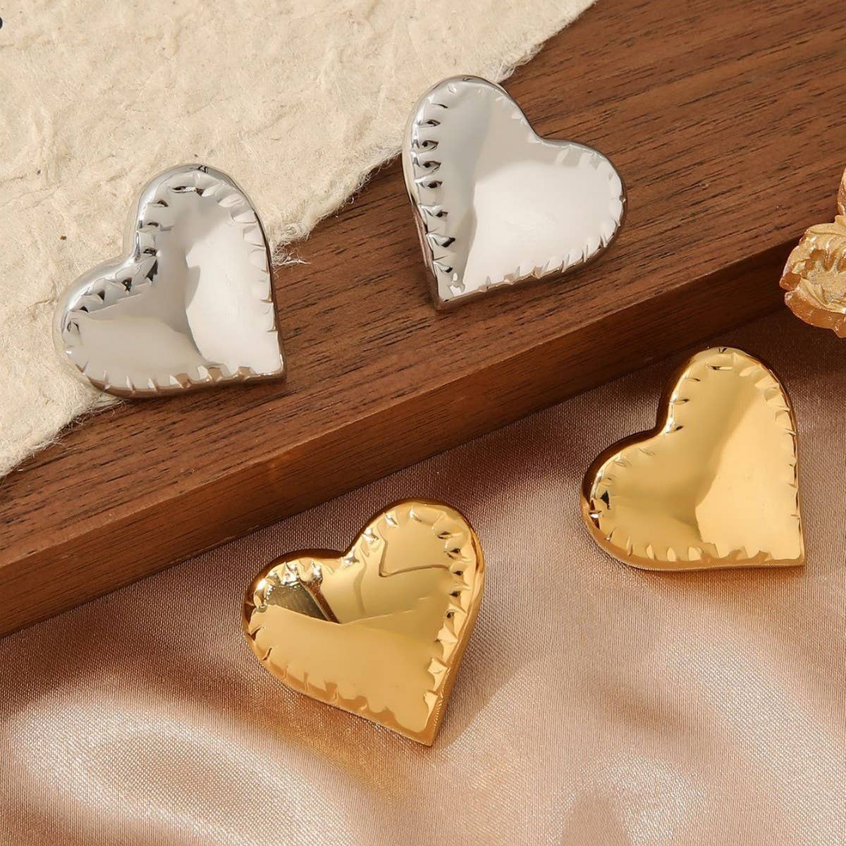 GOLDEN HEART 18K GOLD STAINLESS STEEL EARRINGS_CWMM3614