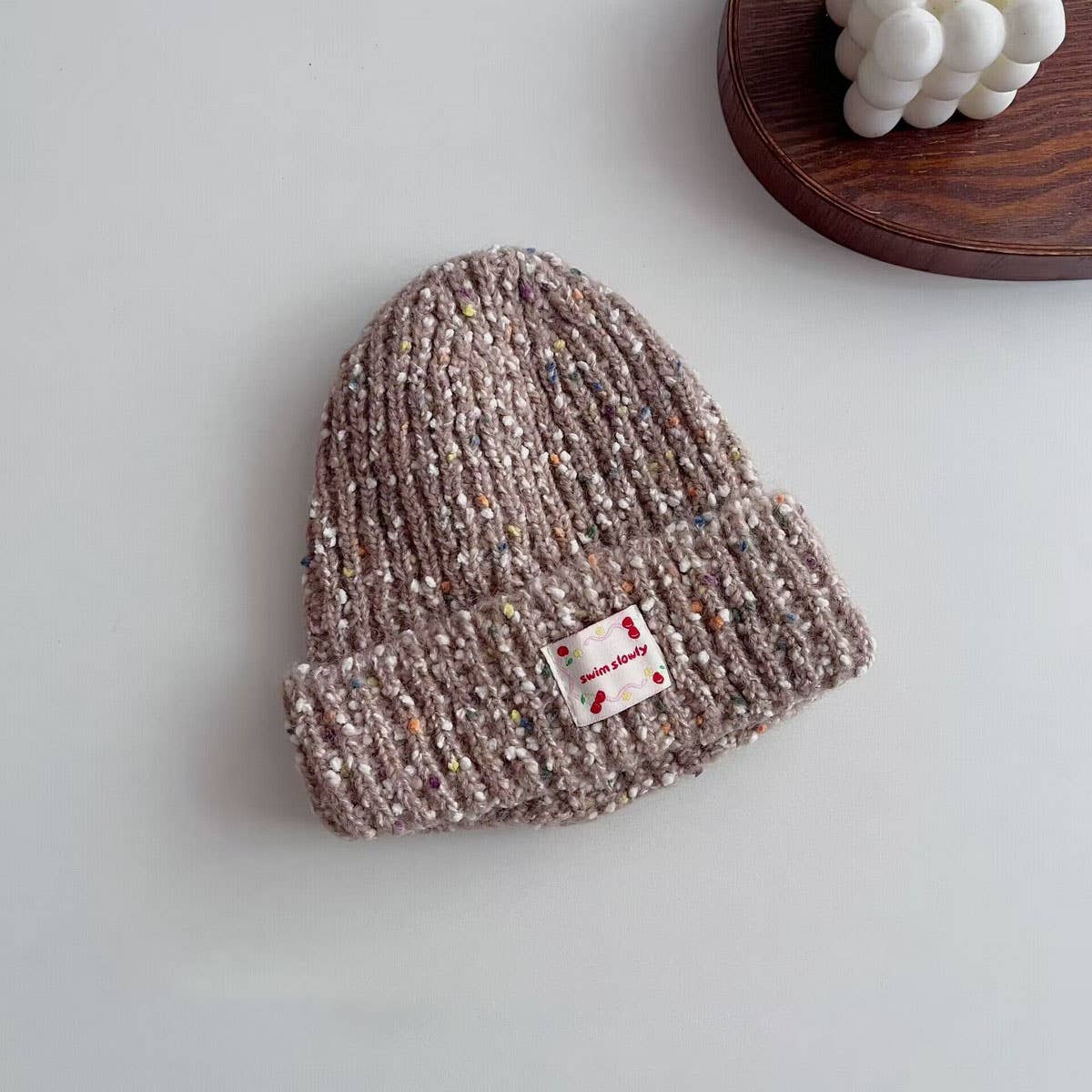 CHILDRENS STYLISH CURLED WHITE LABEL KNITTED HAT_CWAH2935