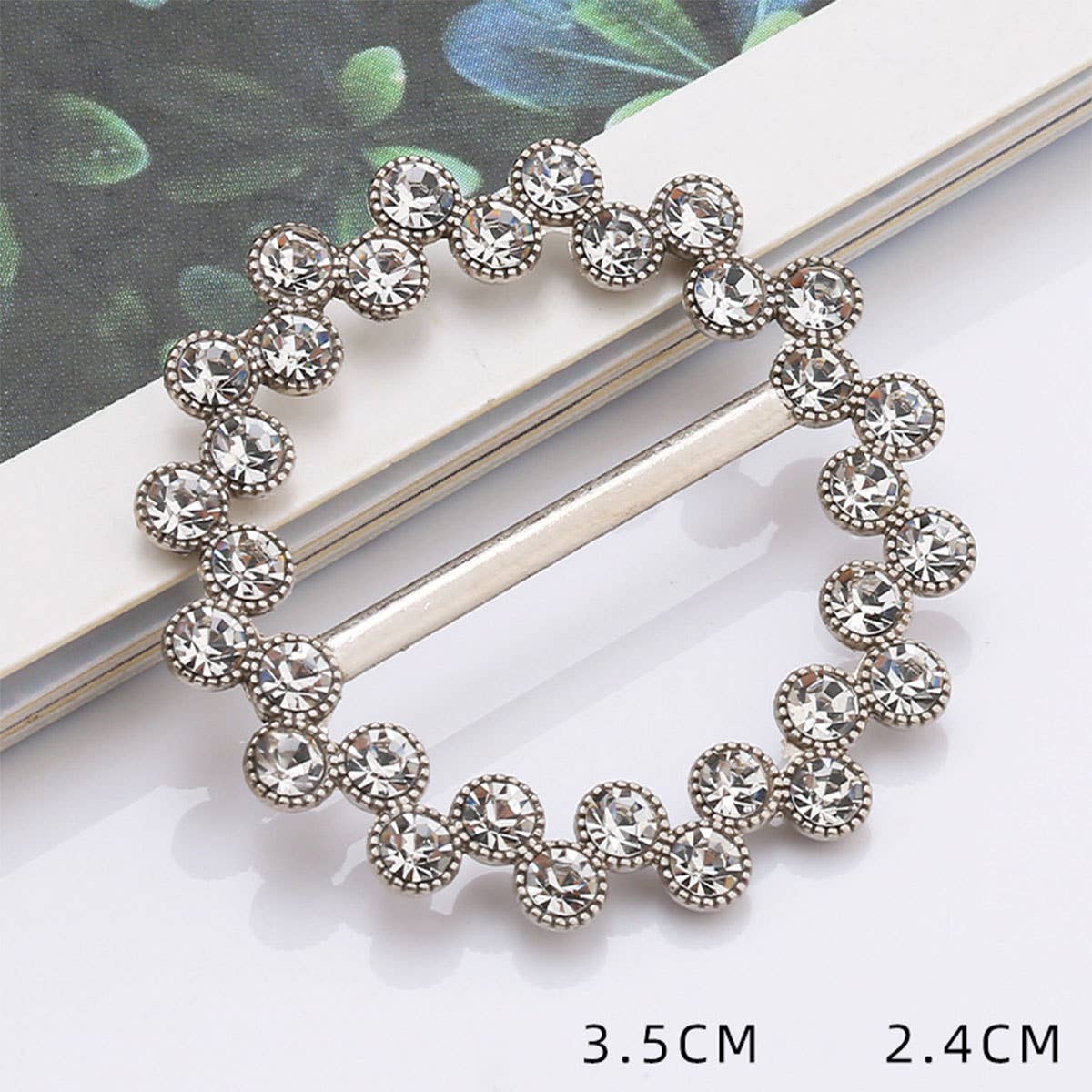 ROUND DIAMOND EDGE SCARF RING WITH NO UPKEEP_CWMM2120