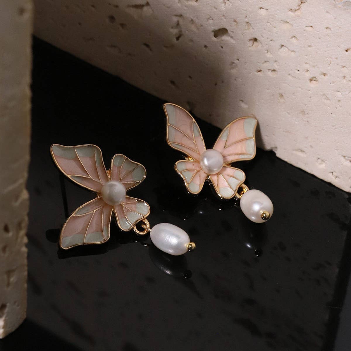 HIGH END ARTISTIC RETRO BUTTERFLY PEARL EARRINGS_CWAJE3778