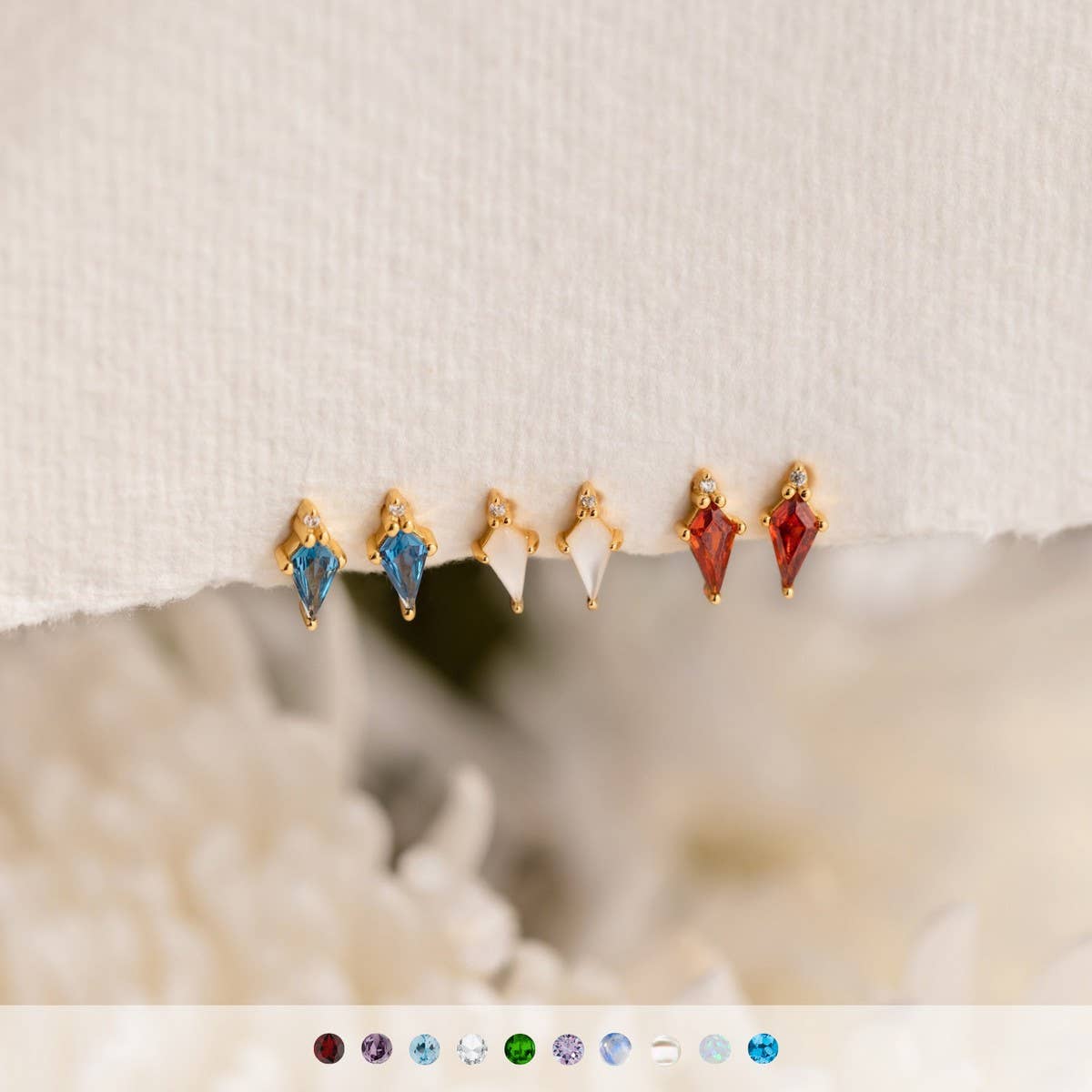 SIMPLE OPAL ZIRCON SMALL BONE STUD EARRINGS_CWMM5717
