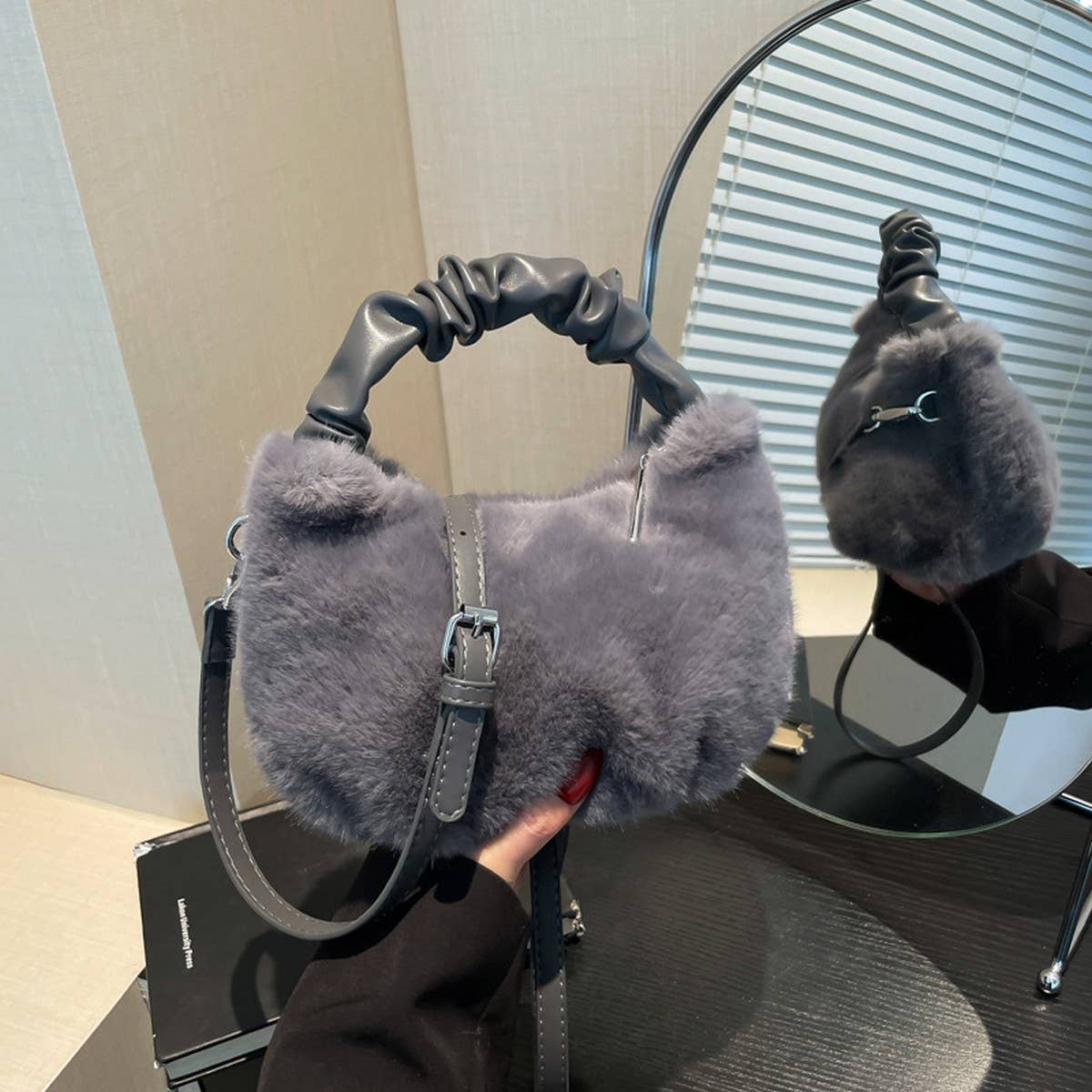 PLUSH FUR SHOULDER BAG WOMEN FASHION HANDBAG_CUAB00554