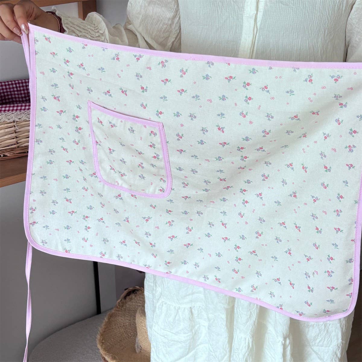 SMALL FRESH HALF LENGTH CANVAS FLORAL APRON_CWMM5843