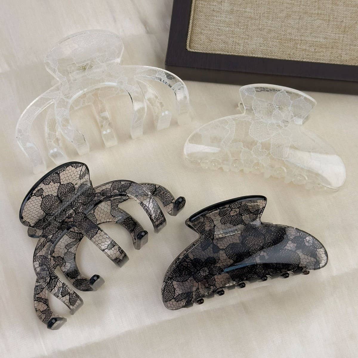 DELICATE AND GENTLE LACE PATTERN HAIRPIN_CWAHA2377