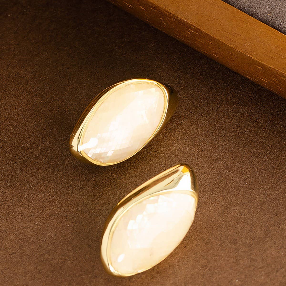 FASHIONABLE COLORFUL ABALONE EARRINGS WITH PEARLS_CWMM4303