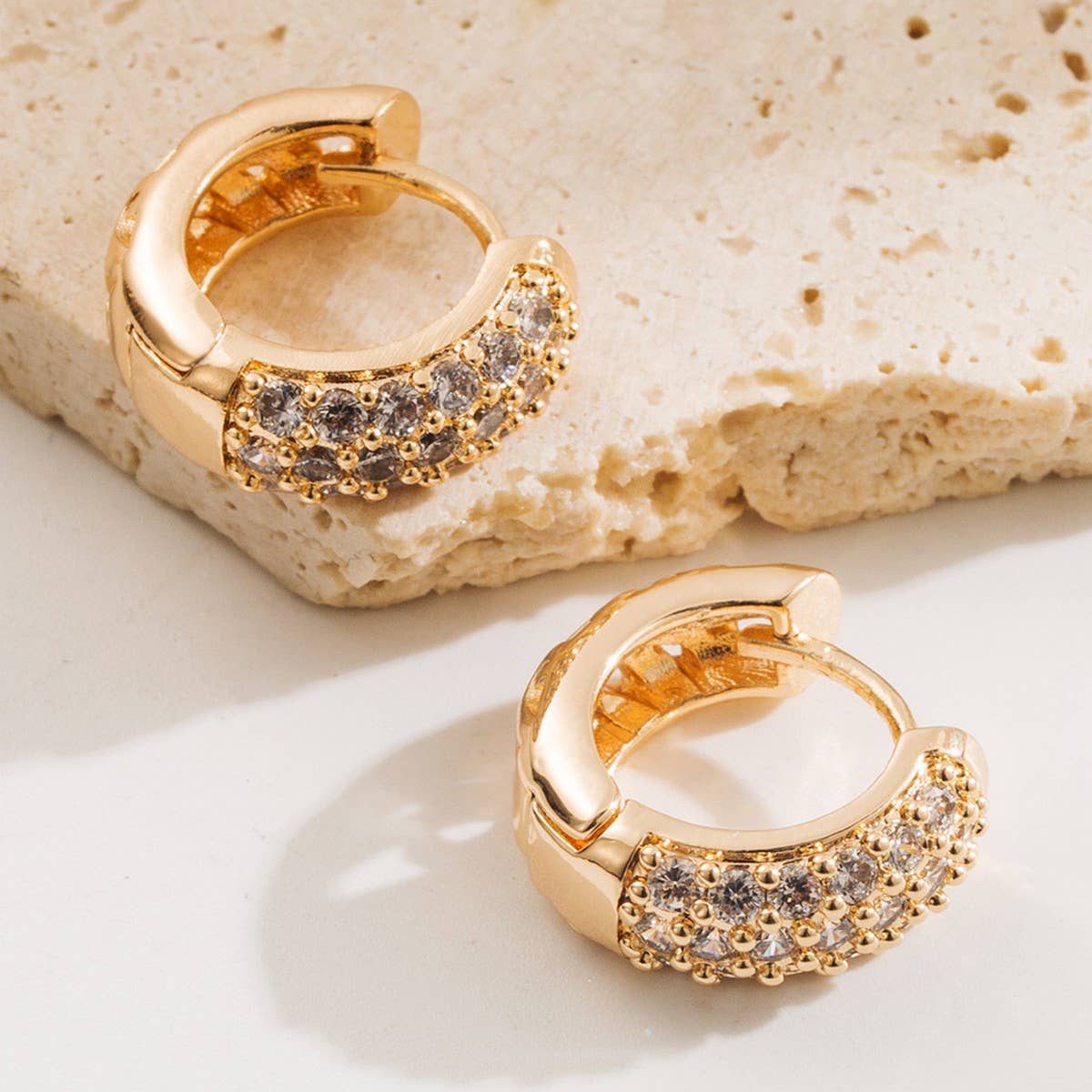 OVAL MICRO GOLD PLATED COPPER HOOP EARRINGS_CWMM8523