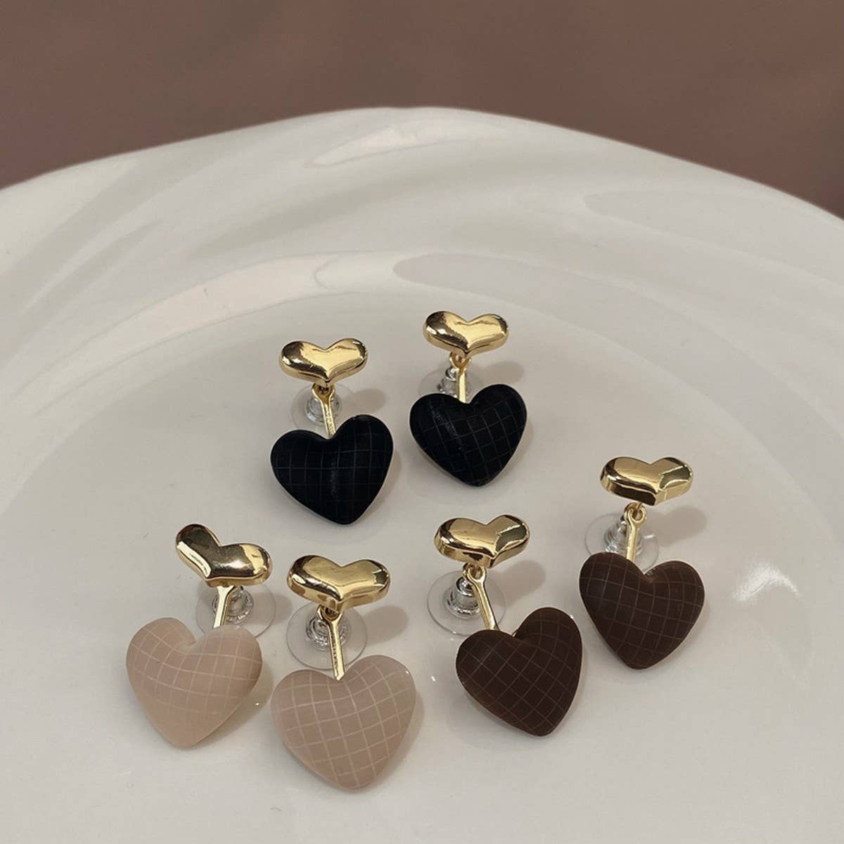 TEMPERAMENTAL HIGH END CHECKERED HEART EARRINGS_CWAJE3174