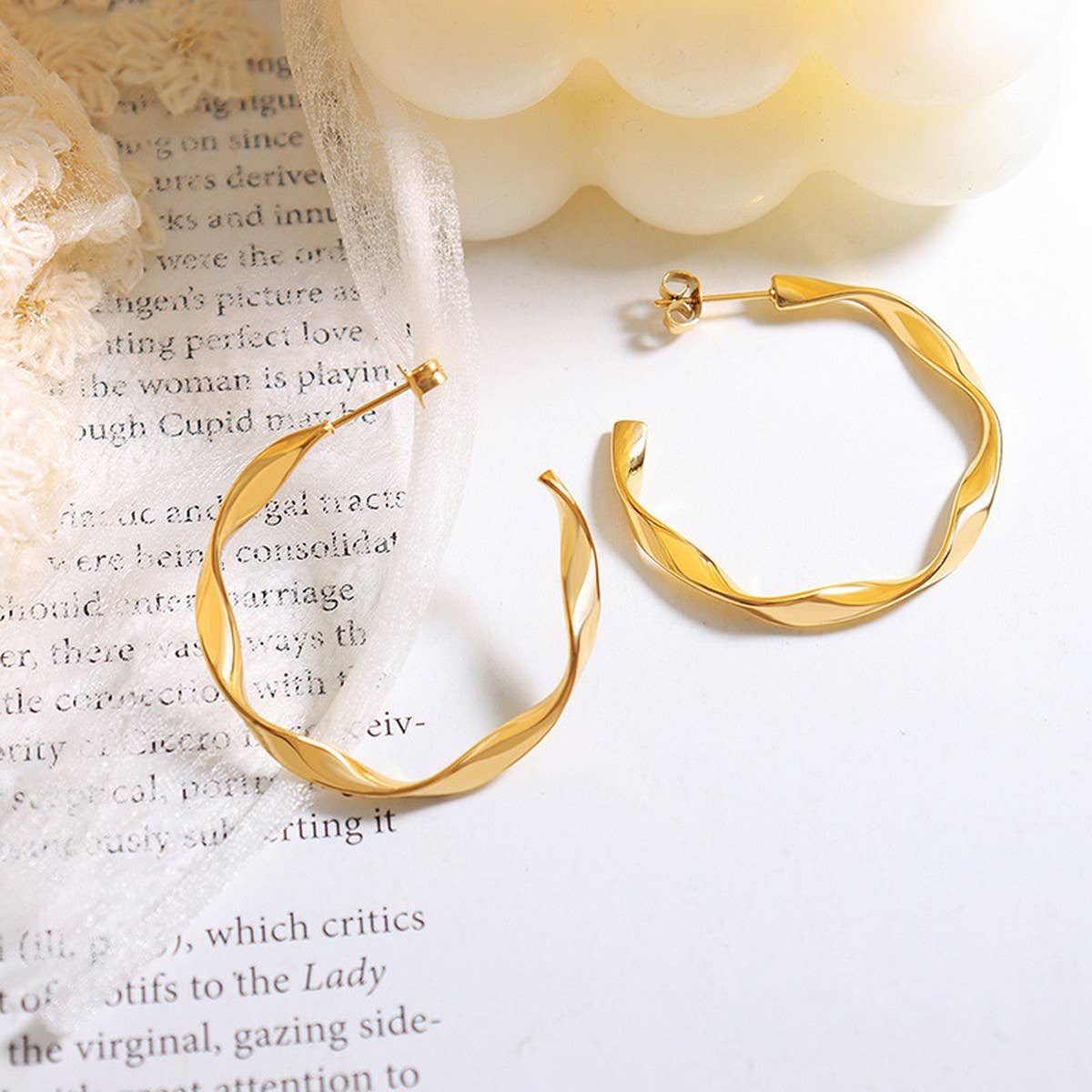 18K GOLD PLATED TWISTED C TYPE STUD EARRINGS_CWAJE0558