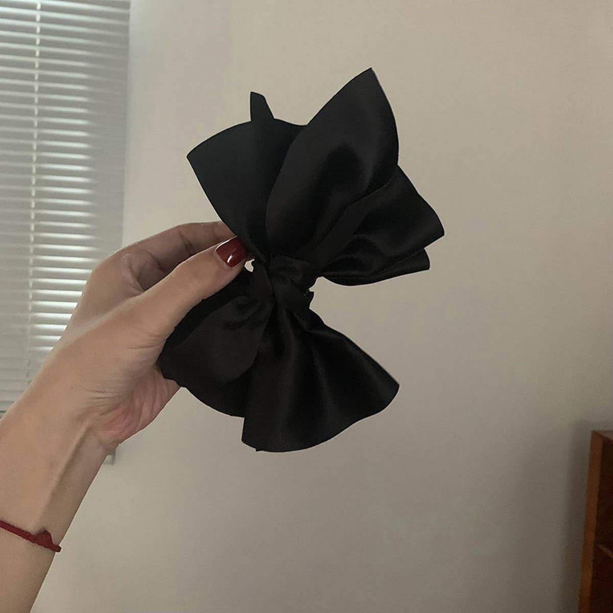 LARGE SATIN BOW HAIR CLAW CHIC SHORT HAIR CLIP_CWAHA4018