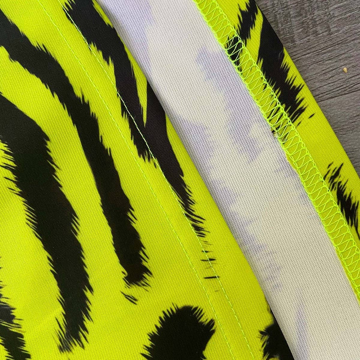 LONG SLEEVED HIGH WAISTED OVERSIZED PRINTED DRESS_CWDMD3711