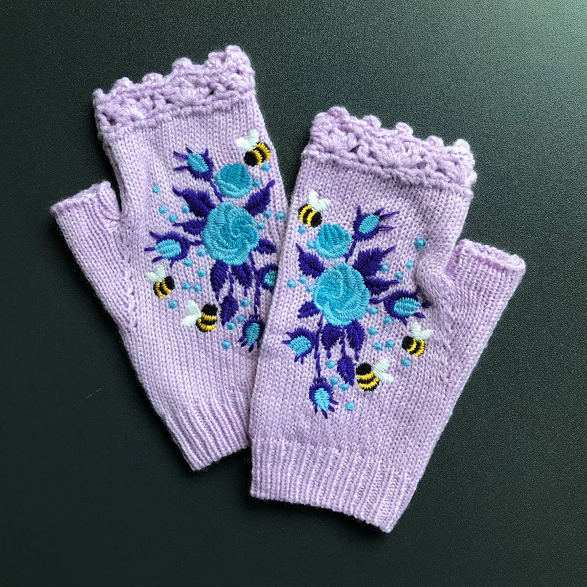 KNIT WINTER GLOVES BEE BLOSSOM EMBROIDERY_CWMM1662
