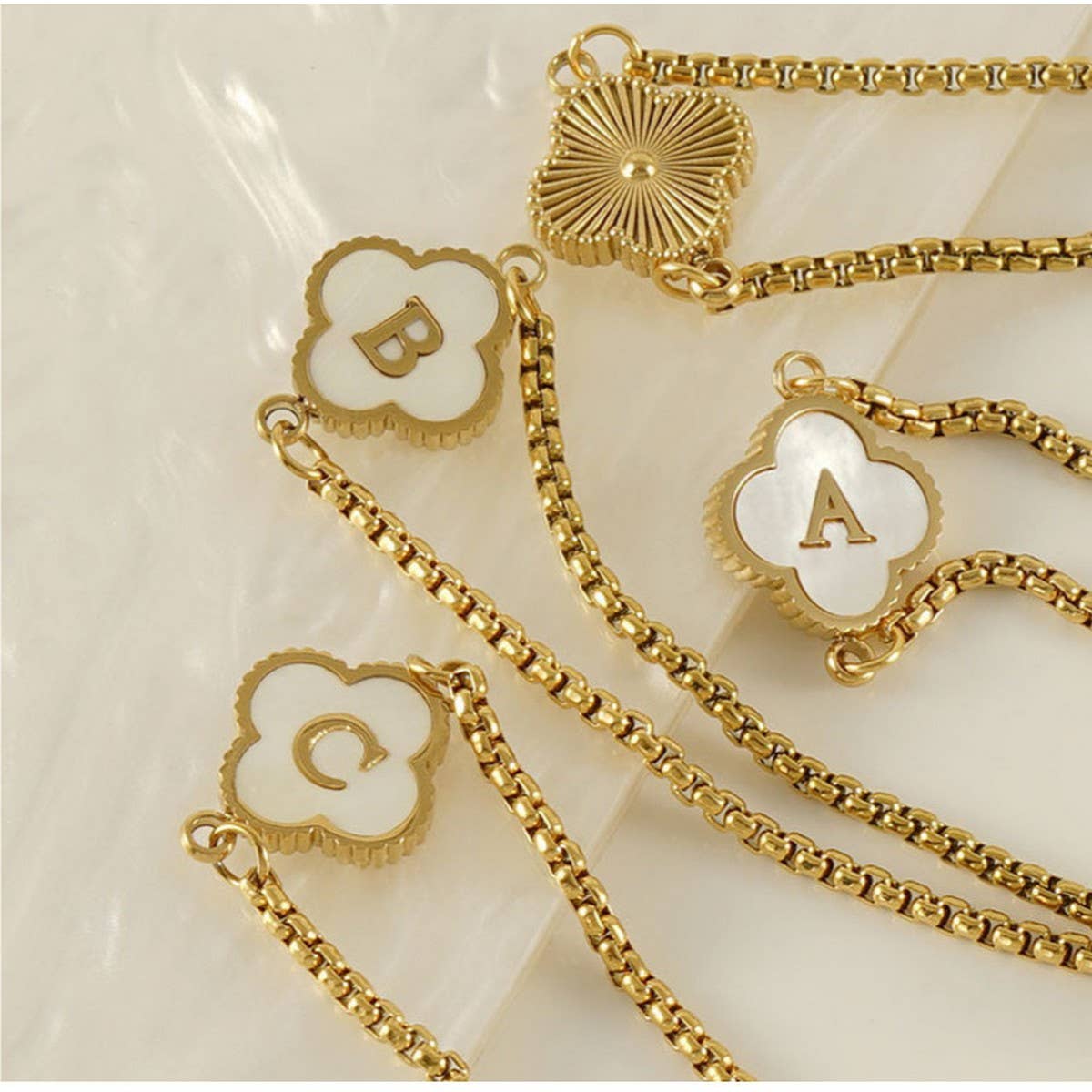 Cwaje1959_Adjustable Four Leaf Clover Letter Shell Bracelet