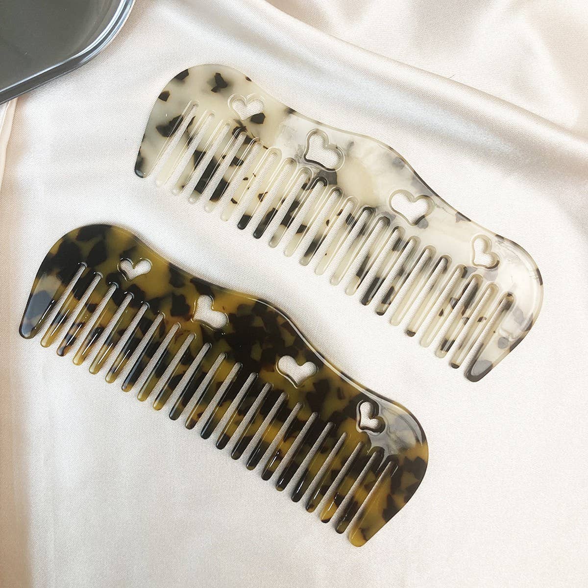 HEART SHAPED ACETATE ANTI STATIC HAIR COMB_CWMM6433