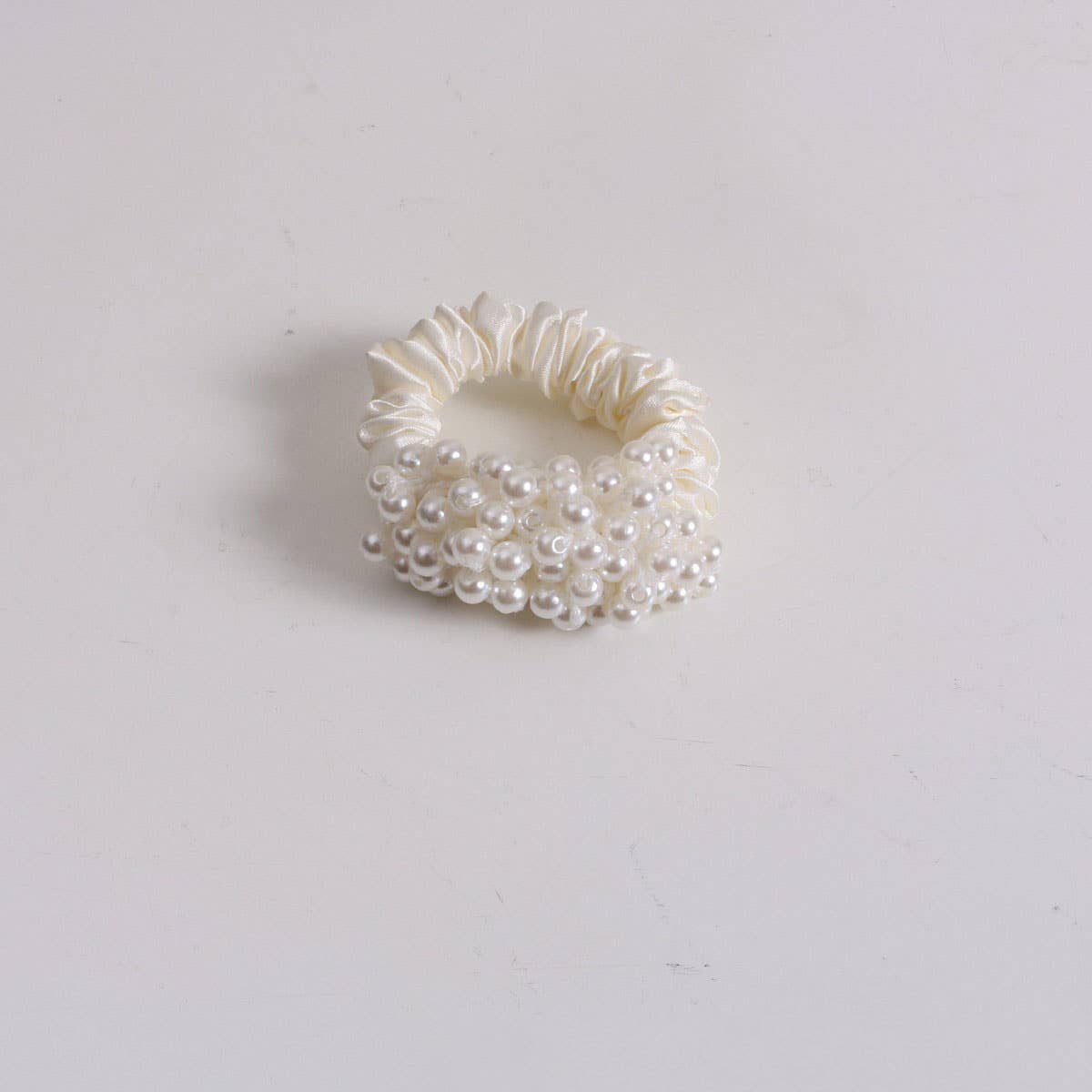 NEW SIMPLE PEARL SCRUNCHIE CUTE FRESH HAIR TIE_CWAHA6774