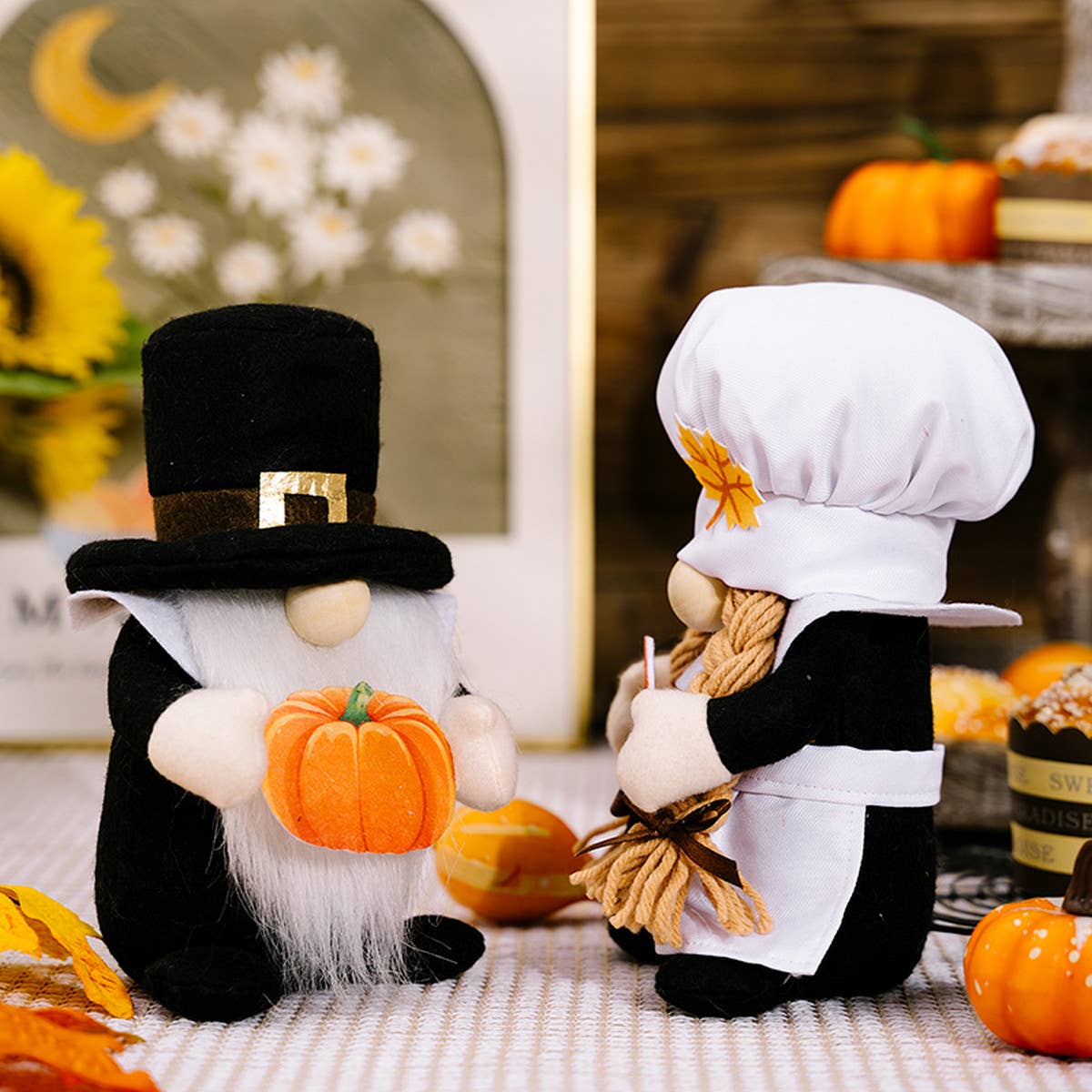 CHEF HOLDING PUMPKIN GNOME FIGURINE_CWMM1761