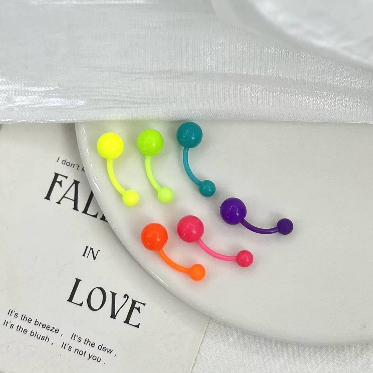 GLOW IN DARK BELLY RING UV FLEXIBLE BAR_CWMM9184