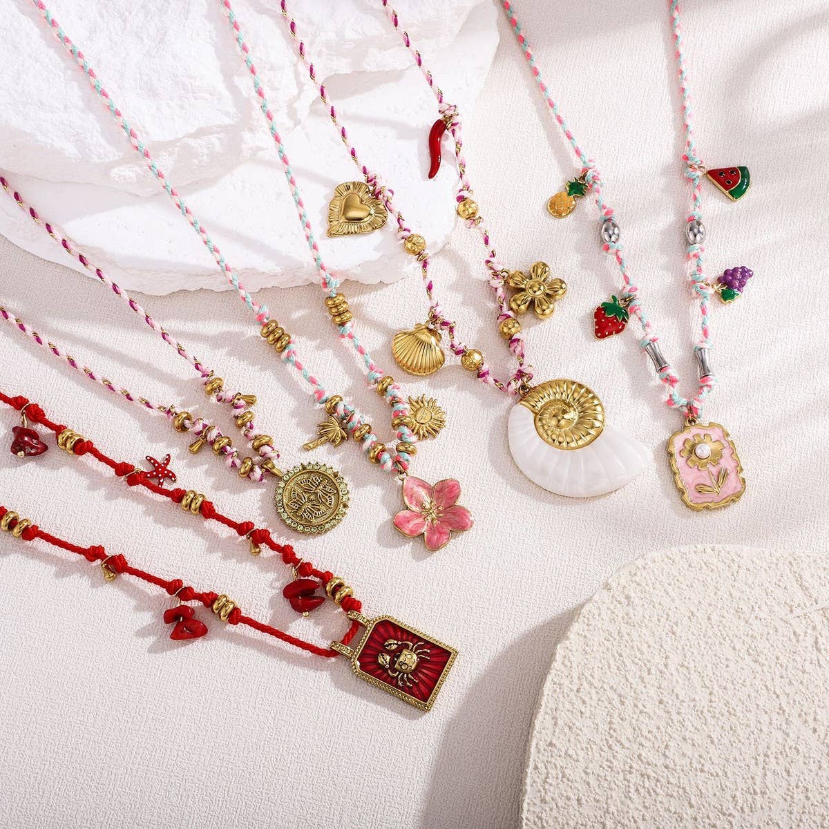 HANDMADE COTTON ROPE NECKLACE WITH SHELL CHARMS_CWMM8811