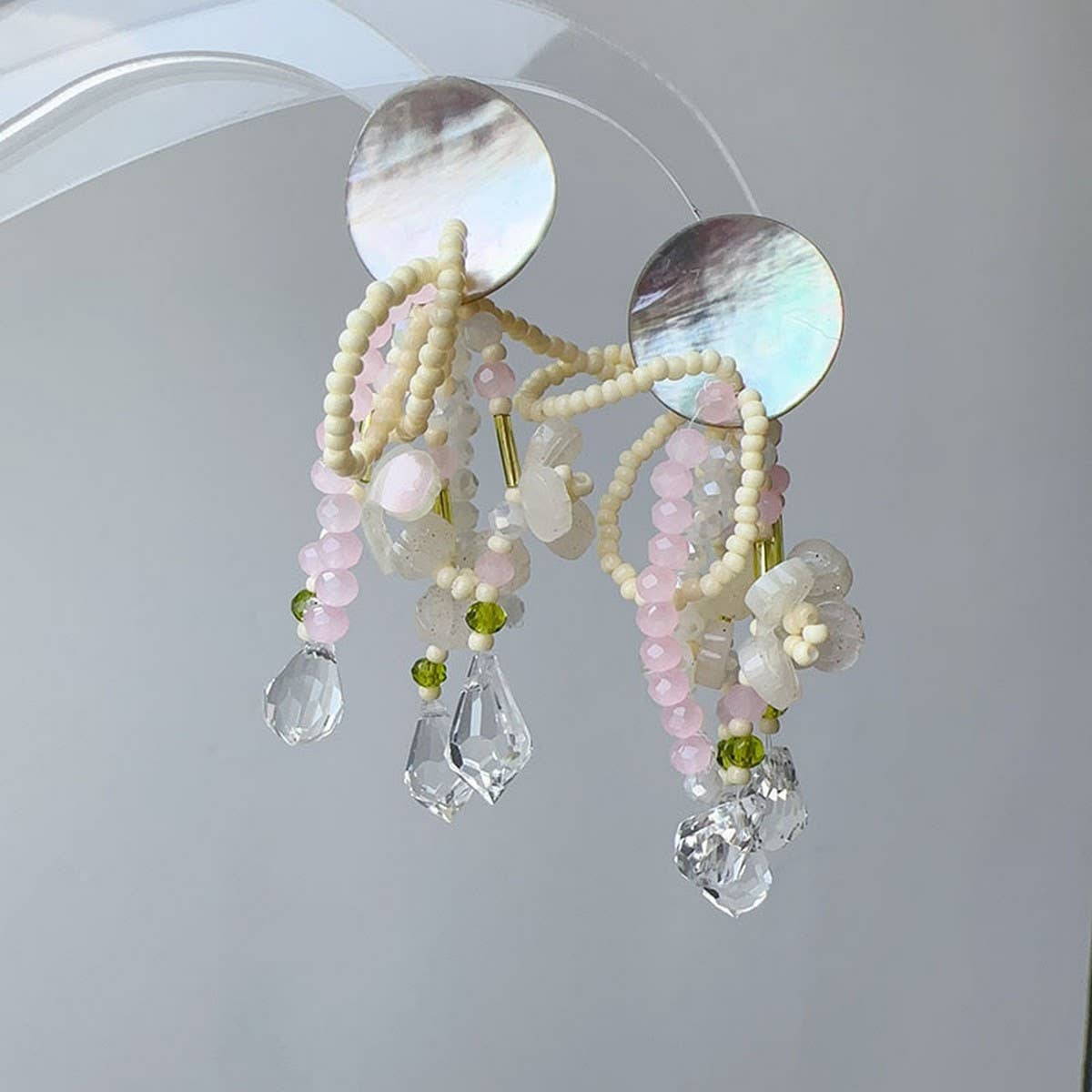 SHELL TASSEL BEADED FLOWER EARRINGS_CWAJE1691