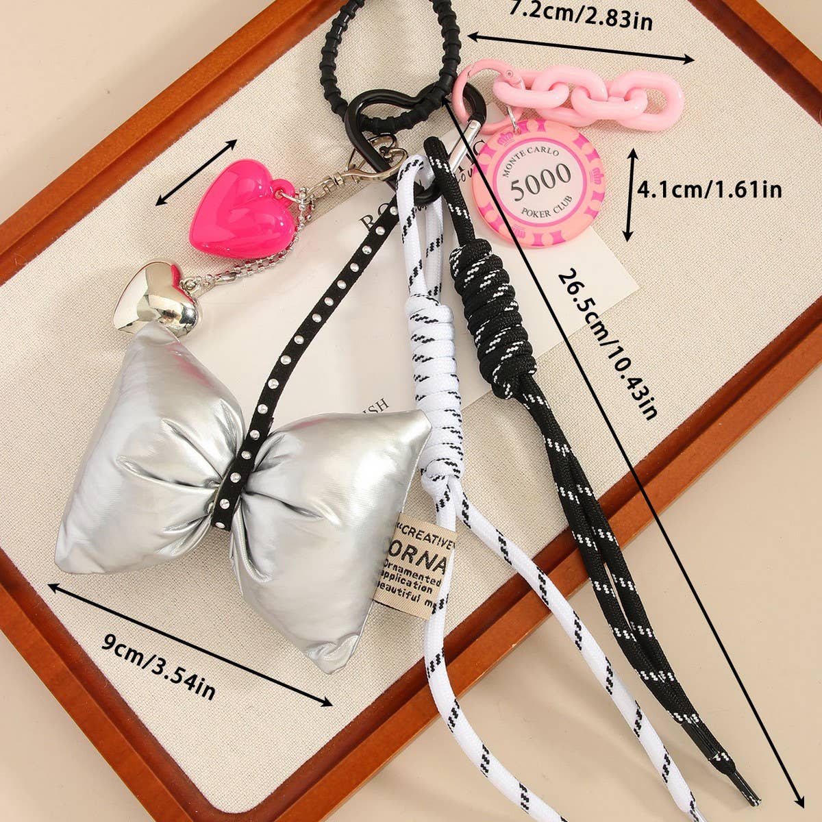 ELEGANT BOW HEART KEYCHAIN WITH POKER CHIP_CWMM7643