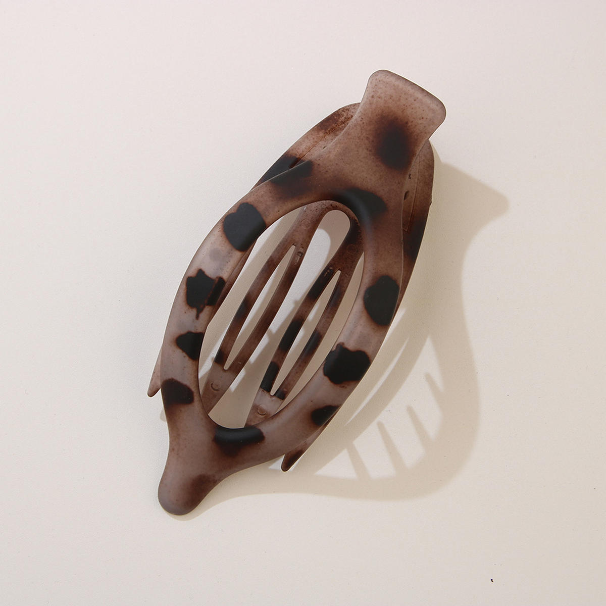 LEAF OVAL HAIR CLIP MINIMALIST CLAW BARRETTE_CWAHA6511