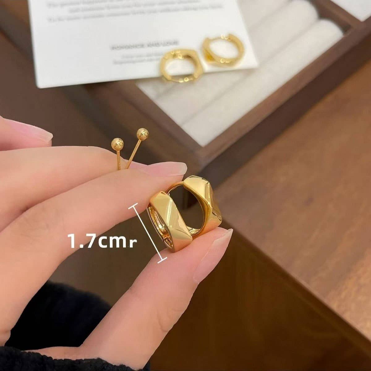 SMALL LUXURY SIMPLE GOLD TEXTURE HIGH END EARRINGS_CWAJE3143