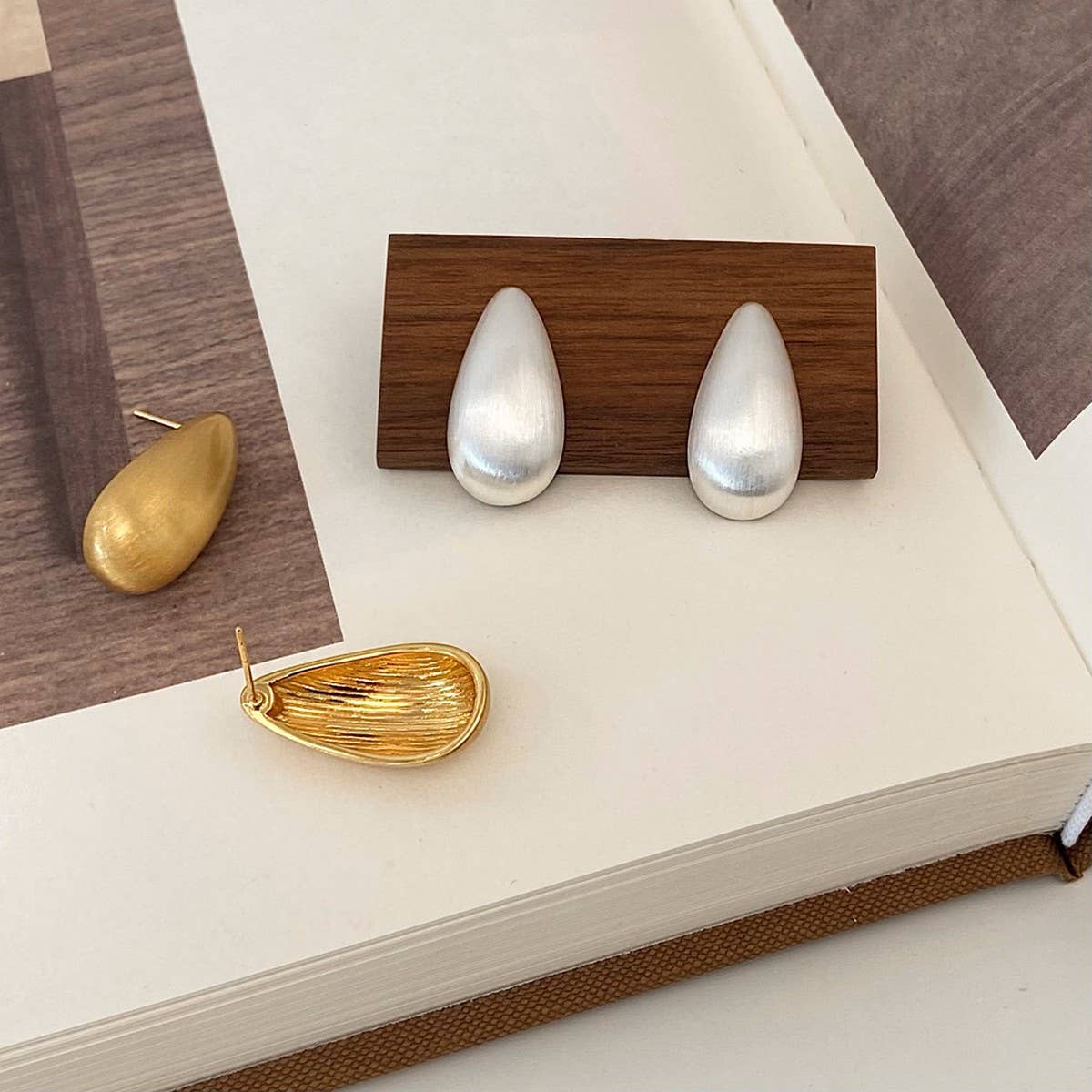 HIGH GRADE GOLDEN WATER DROP EARRINGS FOR WOMEN_CWAJE3122