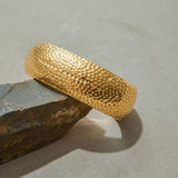 MINIMALIST 18K GOLD CHUNKY HAMMERED OPEN CUFF_CWAJE4841