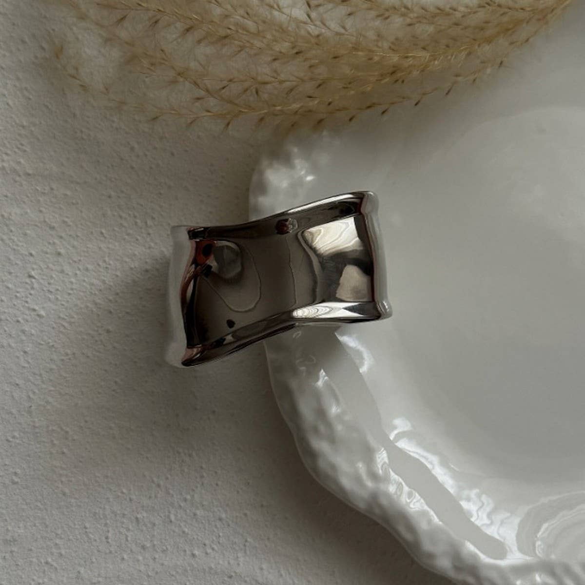 FASHIONABLE DESIGN OPEN SMOOTH BRACELET_CWMM3105