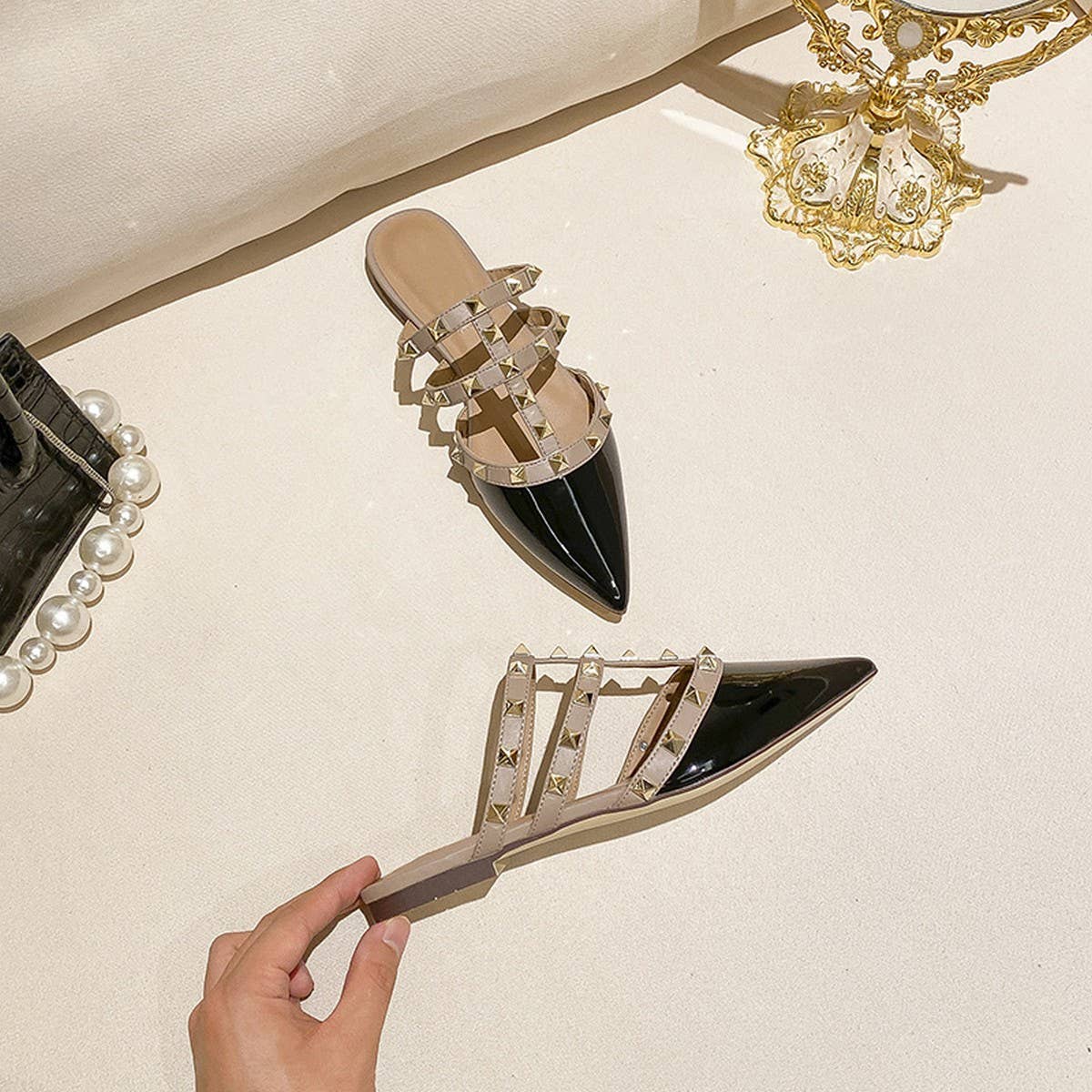 FASHIONABLE POINTED FLAT SOLE SANDALS_CWSHS0480