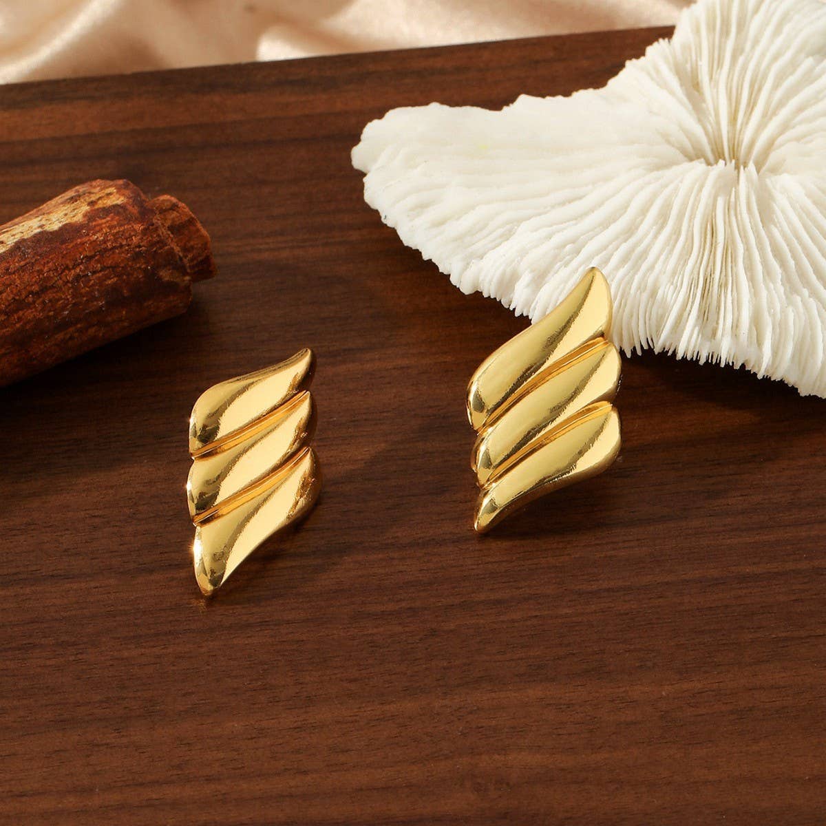 18K CORAL STAINLESS STEEL HEART EARRINGS_CWMM3649