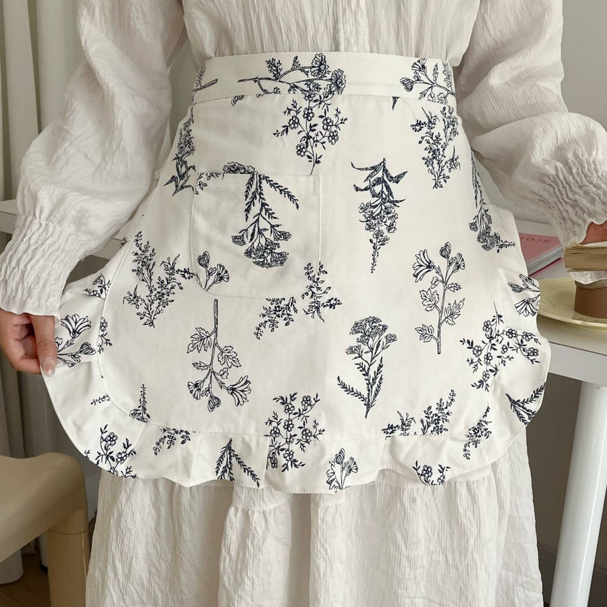 HALF BODY FALLEN LEAVES PLAID APRON_CWMM5800