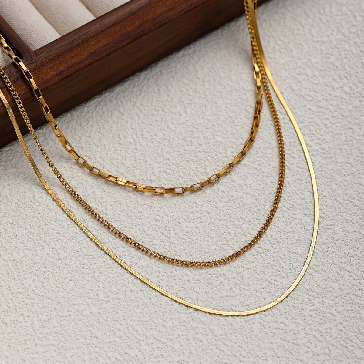 FASHIONABLE 18K GOLD PLATED THREE LAYER NECKLACE_CWMM3629