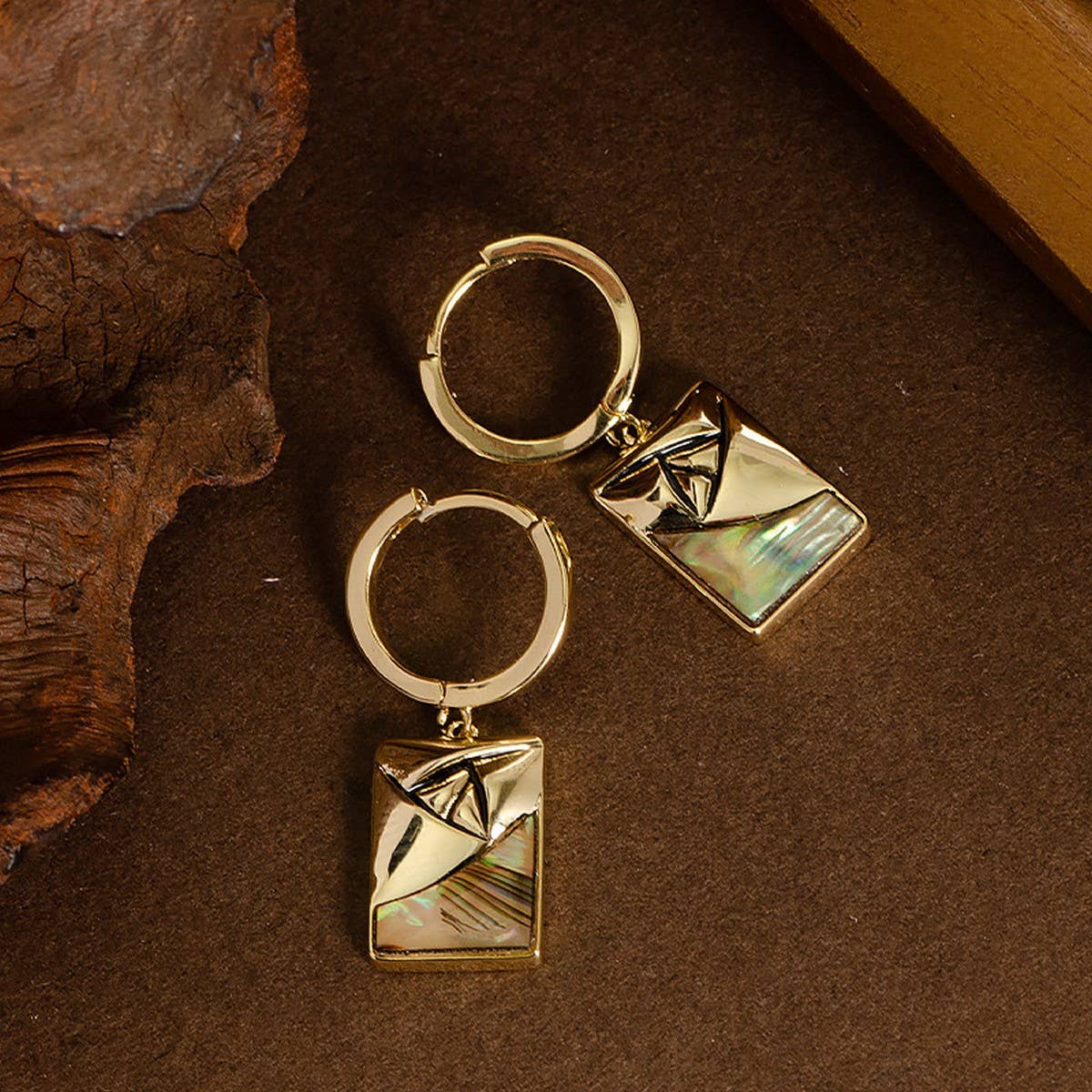 GEOMETRIC RECTANGULAR ABALONE DROP EARRINGS_CWMM4327