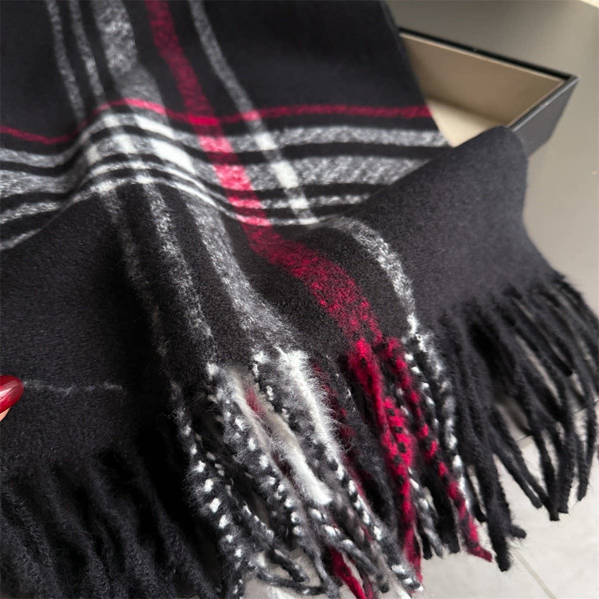 Minimal Plaid Soft Cashmere Feel Winter Scarf_Cwasc03246
