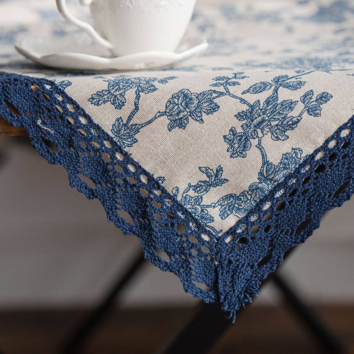 HOME BLUE ROSE PRINT PASTORAL TABLECLOTH_CWMM0943