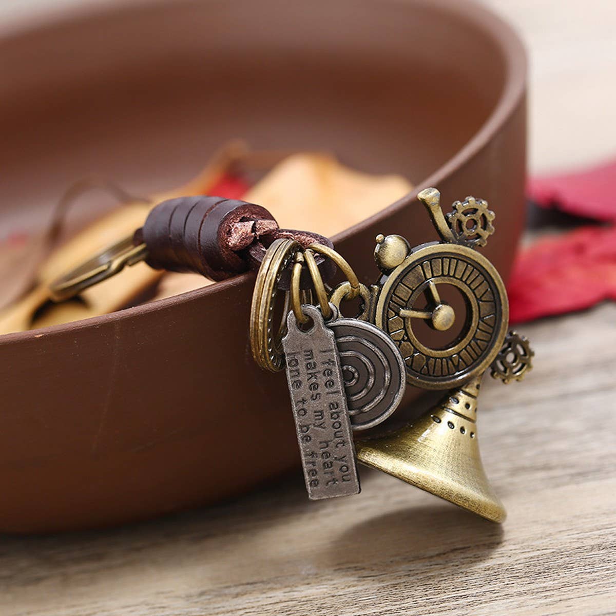 HAND WOVEN CAR PENDANT HORN COWHIDE KEYCHAIN_CWMM5021