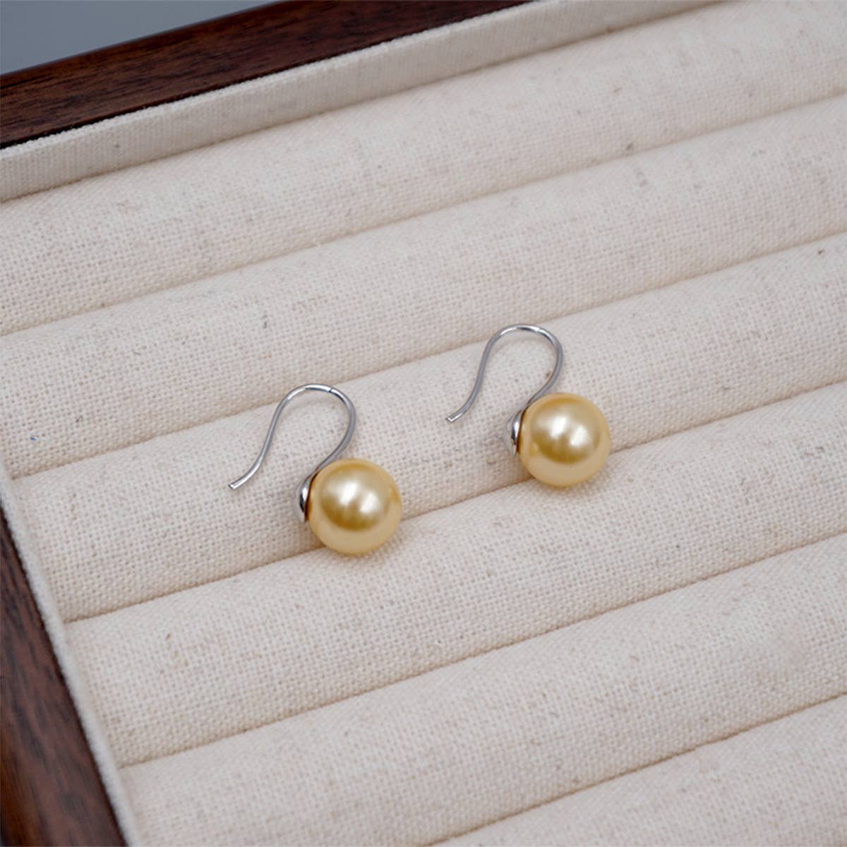 SMALL LIGHT BULB PEARL ROUND EARRINGS_CWAJE1672
